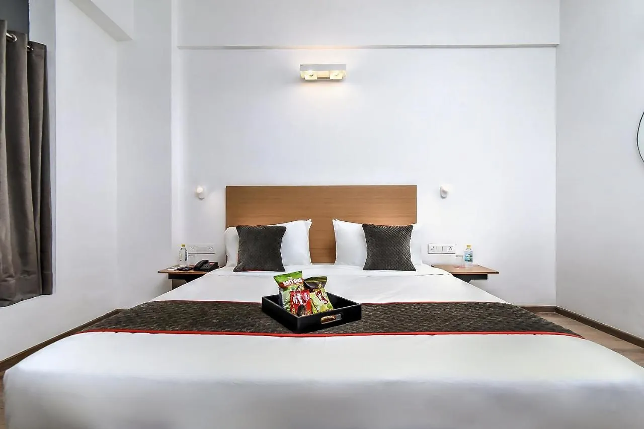 מלון גורגאון Oyo Townhouse 044 Sector 14 Gurugram 3*,